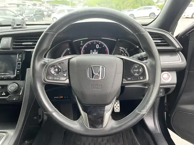 ホンダ シビック ハッチバック 愛媛県 2021(令3)年 6.9万km クリスタルブラックパール 純正ナビ/（BT/CD/DVD/USB/フルセグTV）/バックカメラ/ETC2.0/アダプティブクルーズコントロール/黒ハーフレザーシート/LEDヘッドライト/前席パワーシート/前席シートヒーター/オートブレーキホールド/電動サイドブレーキ/革巻きステアリング/ステアリングスイッチ/プッシュスタート/スマートキー/社外17インチアルミホイール/積込純正AW付サマータイヤ