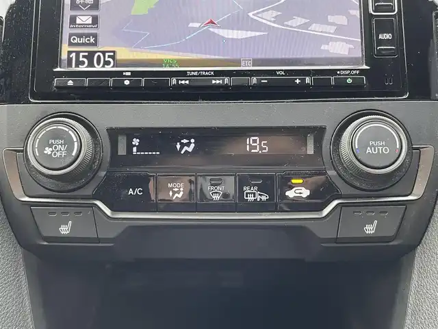 ホンダ シビック ハッチバック 愛媛県 2021(令3)年 6.9万km クリスタルブラックパール 純正ナビ/（BT/CD/DVD/USB/フルセグTV）/バックカメラ/ETC2.0/アダプティブクルーズコントロール/黒ハーフレザーシート/LEDヘッドライト/前席パワーシート/前席シートヒーター/オートブレーキホールド/電動サイドブレーキ/革巻きステアリング/ステアリングスイッチ/プッシュスタート/スマートキー/社外17インチアルミホイール/積込純正AW付サマータイヤ