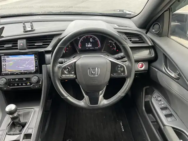 ホンダ シビック ハッチバック 愛媛県 2021(令3)年 6.9万km クリスタルブラックパール 純正ナビ/（BT/CD/DVD/USB/フルセグTV）/バックカメラ/ETC2.0/アダプティブクルーズコントロール/黒ハーフレザーシート/LEDヘッドライト/前席パワーシート/前席シートヒーター/オートブレーキホールド/電動サイドブレーキ/革巻きステアリング/ステアリングスイッチ/プッシュスタート/スマートキー/社外17インチアルミホイール/積込純正AW付サマータイヤ