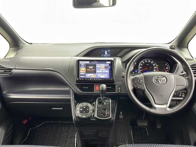 トヨタ ヴォクシー ZS 煌Ⅱ 群馬県 2016(平28)年 5.4万km ブラック 9型ナビ　10.1型後席モニター　バックカメラ　衝突被害軽減ブレーキ　両側パワースライドドア　ビルトインETC オートハイビーム　LEDヘッドライト　レザーステアリング　アイドリングストップ　禁煙車