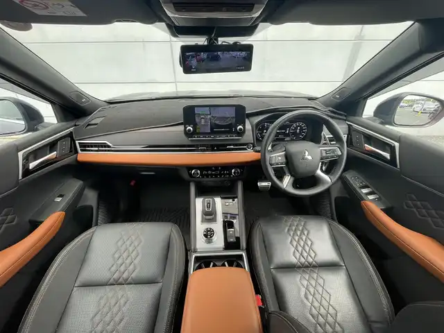 三菱 アウトランダー ＰＨＥＶ P 千葉県 2023(令5)年 3.1万km コスミックブルーマイカ BOSEサウンド/マイパイロット/　衝突軽減ブレーキ/レーンキープアシスト/　レーダークルーズコントロール/オートハイビーム/　クリアランスソナー/ブラインドスポットモニター/純正ナビ/　フルセグ/BT/USB/カープレイ/全方位カメラ/ステアリングスイッチ/パドルシフト/ETC2.0/レザーシート/シートヒーター(D/N/2列席)/パワーバックドア/ワイヤレス充電/100V電源/LEDヘッドライト/オートライト/スマートキー/プッシュスタート