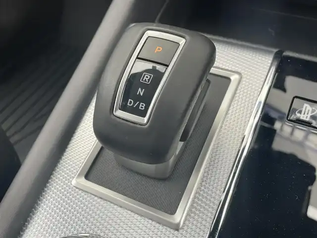 三菱 アウトランダー ＰＨＥＶ P 千葉県 2023(令5)年 3.1万km コスミックブルーマイカ BOSEサウンド/マイパイロット/　衝突軽減ブレーキ/レーンキープアシスト/　レーダークルーズコントロール/オートハイビーム/　クリアランスソナー/ブラインドスポットモニター/純正ナビ/　フルセグ/BT/USB/カープレイ/全方位カメラ/ステアリングスイッチ/パドルシフト/ETC2.0/レザーシート/シートヒーター(D/N/2列席)/パワーバックドア/ワイヤレス充電/100V電源/LEDヘッドライト/オートライト/スマートキー/プッシュスタート