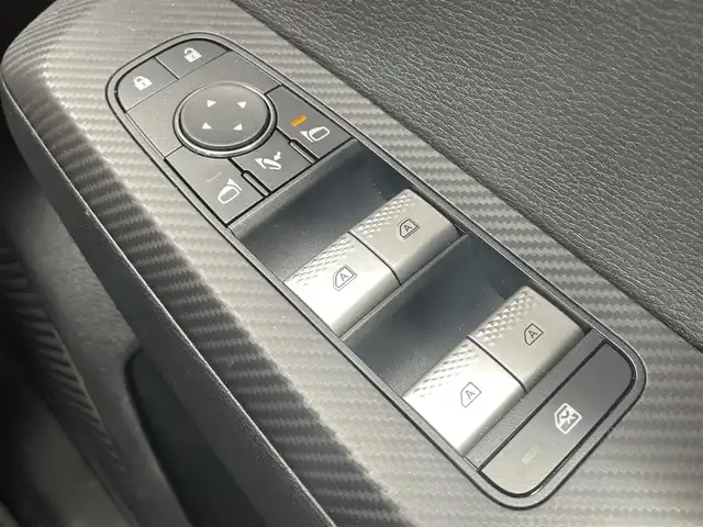 三菱 アウトランダー ＰＨＥＶ P 千葉県 2023(令5)年 3.1万km コスミックブルーマイカ BOSEサウンド/マイパイロット/　衝突軽減ブレーキ/レーンキープアシスト/　レーダークルーズコントロール/オートハイビーム/　クリアランスソナー/ブラインドスポットモニター/純正ナビ/　フルセグ/BT/USB/カープレイ/全方位カメラ/ステアリングスイッチ/パドルシフト/ETC2.0/レザーシート/シートヒーター(D/N/2列席)/パワーバックドア/ワイヤレス充電/100V電源/LEDヘッドライト/オートライト/スマートキー/プッシュスタート