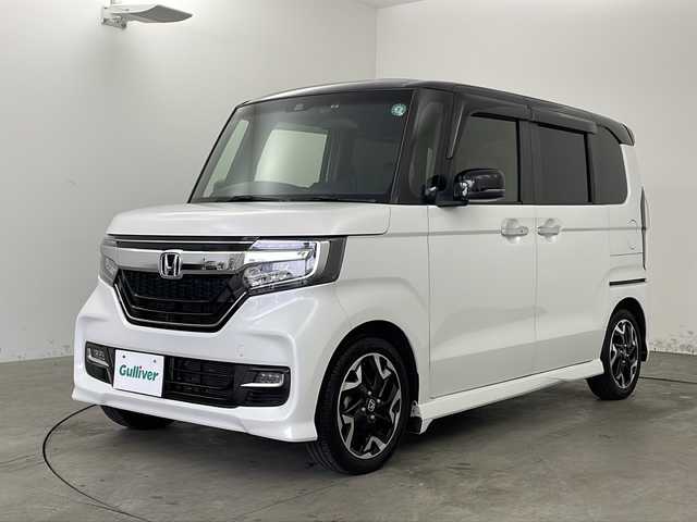 ホンダ Ｎ ＢＯＸ カスタム G L ターボ ホンダセンシング 兵庫県 2020(令2)年 5.8万km プラチナホワイトパール ・純正ナビ&AM&FM&DVD&CD&Bluetooth&SD/・バックカメラ/・ビルトインETC/・ドライブレコーダー/・アイドリングストップ/・ホンダセンシング/・衝突軽減ブレーキ〈CMBS〉/・誤発進抑制機能/・歩行者事故低減ステアリング/・先行車発進お知らせ機能/・標識認識機能/・路外逸脱抑制機能/・ACC〈アダプティブ・クルーズ・コントロール〉/・LKAS〈車線維持支援システム〉/・後方誤発進抑制機能/・オートハイビーム/・パドルシフト/・両側パワースライドドア/・コーナーセンサー/・ハーフレザーシート/・シートヒーター（D席+N席）/・LEDヘッドライト/・オートライト/・オートエアコン/・プッシュスタートボタン/・スマートキー/・ステアリングリモコン/・アイドリングストップ/・Wサイドエアバッグ/・純正15インチアルミホイール/・USBジャック/・純正フロアマット/・ドアバイザー