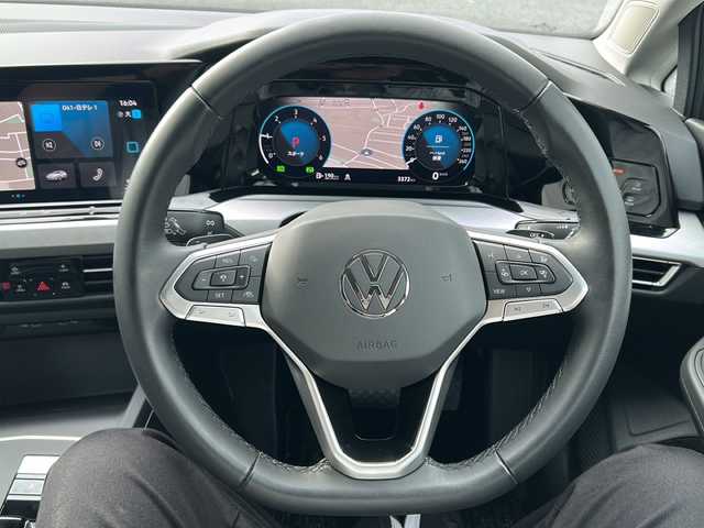 フォルクスワーゲン ＶＷ ゴルフ TDI アクティブADV プラチナムED 東京都 2023(令5)年 0.4万km グレー ワンオーナー/純正フルセグTVナビ/（Bluetooth/App-Connect）/純正17インチアルミホイール/純正ドライブレコーダー（DR-S5-VW）（前後）/エア・ケア・クリマトロニック/純正フロアマット/シートヒーター（前席）/LEDヘッドライト/オートライト/オートマチックハイビーム/コーナーセンサー（前後）/クルーズコントール/バドルシフト/レーンキープアシスト/アイドリングストップ/カーテンエアバック/衝突被害軽減システム/スマートキー/スペアキー１本/保証書/取説書/ムーンストーングレー