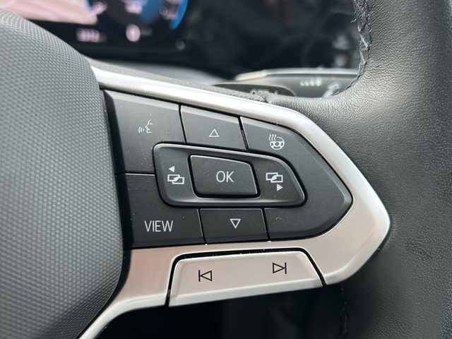 フォルクスワーゲン ＶＷ ゴルフ TDI アクティブADV プラチナムED 東京都 2023(令5)年 0.4万km グレー ワンオーナー/純正フルセグTVナビ/（Bluetooth/App-Connect）/純正17インチアルミホイール/純正ドライブレコーダー（DR-S5-VW）（前後）/エア・ケア・クリマトロニック/純正フロアマット/シートヒーター（前席）/LEDヘッドライト/オートライト/オートマチックハイビーム/コーナーセンサー（前後）/クルーズコントール/バドルシフト/レーンキープアシスト/アイドリングストップ/カーテンエアバック/衝突被害軽減システム/スマートキー/スペアキー１本/保証書/取説書/ムーンストーングレー