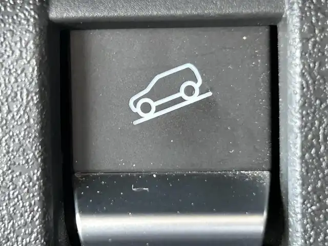 スズキ ジムニー XC 岡山県 2019(令1)年 6.1万km ジャングルグリーン 登録時走行距離60829km/社外ナビ/フルセグTV/(AM.FM.TV.CD.DVD.BT)/バックカメラ/ETC/衝突軽減ブレーキ/ドライブレコーダー/レーンキープアシスト/クルーズコントロール/横滑り防止装置/オートマチックハイビーム/アイドリングストップ/カーテンエアバック/シートヒーター(D+N席)/16インチ純正AW/プッシュスタート/ルーフレール