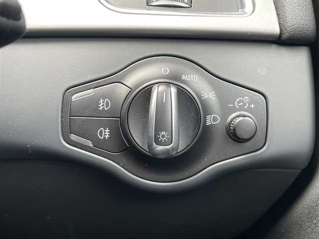 アウディ Ａ４ アバント 2．0TFSIクワトロ 青森県 2013(平25)年 7.6万km 黒 4WD/純正ナビ/【AM/FM/CD/DVD/SD/BT】/フルセグテレビ/バックカメラ/パーキングセンサー/アイドリングストップ/横滑り防止機能/前席シートヒーター/前席パワーシート/レザーシート/純正フロアマット/ETC/HIDヘッドライト/社外AWスタッドレスタイヤ積込/【22年製6分山】/取扱説明書/保証書