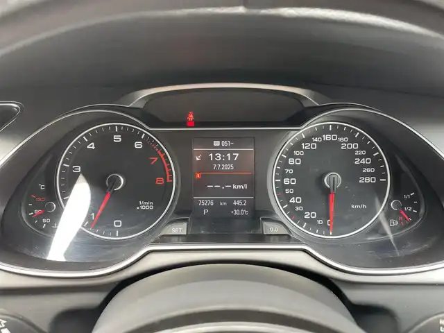アウディ Ａ４ アバント 2．0TFSIクワトロ 青森県 2013(平25)年 7.6万km 黒 4WD/純正ナビ/【AM/FM/CD/DVD/SD/BT】/フルセグテレビ/バックカメラ/パーキングセンサー/アイドリングストップ/横滑り防止機能/前席シートヒーター/前席パワーシート/レザーシート/純正フロアマット/ETC/HIDヘッドライト/社外AWスタッドレスタイヤ積込/【22年製6分山】/取扱説明書/保証書