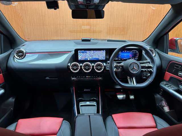 メルセデス・ベンツ Ｍ・ベンツ Ｂ２００ｄ AMGライン 千葉県 2023(令5)年 1万km 赤 ＡＭＧラインＰＫＧ　/アドバンスドＰＫＧ　/パノラマＳＲ　/赤黒革シート　/ＨＵＤ　/ナビ　/ＴＶ　/Ｂｌｕｅｔｏｏｔｈ接続　/３６０°パーキングアシスト　/シートＨ　/電動リアゲート　/衝突軽減Ｂ　/ＢＳＭ　/ＬＫＡ
