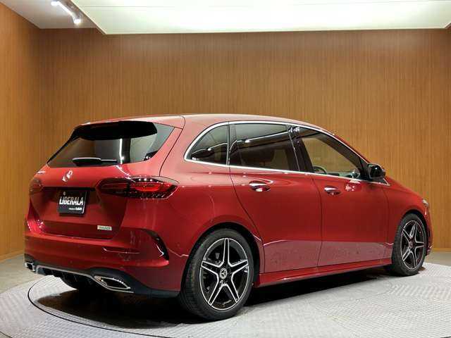 メルセデス・ベンツ Ｍ・ベンツ Ｂ２００ｄ AMGライン 千葉県 2023(令5)年 1万km 赤 ＡＭＧラインＰＫＧ　/アドバンスドＰＫＧ　/パノラマＳＲ　/赤黒革シート　/ＨＵＤ　/ナビ　/ＴＶ　/Ｂｌｕｅｔｏｏｔｈ接続　/３６０°パーキングアシスト　/シートＨ　/電動リアゲート　/衝突軽減Ｂ　/ＢＳＭ　/ＬＫＡ