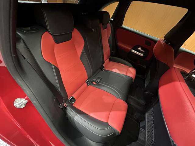 メルセデス・ベンツ Ｍ・ベンツ Ｂ２００ｄ AMGライン 千葉県 2023(令5)年 1万km 赤 ＡＭＧラインＰＫＧ　/アドバンスドＰＫＧ　/パノラマＳＲ　/赤黒革シート　/ＨＵＤ　/ナビ　/ＴＶ　/Ｂｌｕｅｔｏｏｔｈ接続　/３６０°パーキングアシスト　/シートＨ　/電動リアゲート　/衝突軽減Ｂ　/ＢＳＭ　/ＬＫＡ