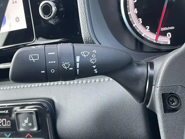 トヨタ ノア S－Z 千葉県 2023(令5)年 1.2万km ホワイトパールクリスタルシャイン １０．５インチディスプレイオーディオ　/ラジオ/ＣＤ　ＤＶＤ/ＨＤＭＩ/フルセグＴＶ　/バックカメラ　/ETC２．０　/ステアリングヒーター　/ブラインドスポットモニター　/ハーフレザー　/D/N席シートヒーター　/電動リアゲート/両側パワースライドドア/純正アルミホイール/レーダークルーズコントロール