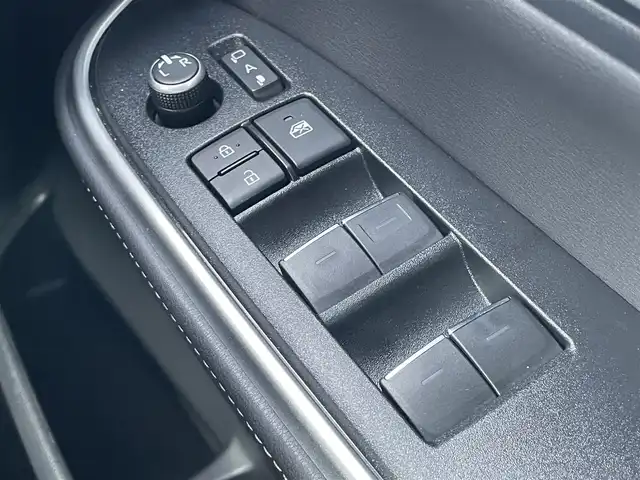 トヨタ ノア S－Z 千葉県 2023(令5)年 1.2万km ホワイトパールクリスタルシャイン １０．５インチディスプレイオーディオ　/ラジオ/ＣＤ　ＤＶＤ/ＨＤＭＩ/フルセグＴＶ　/バックカメラ　/ETC２．０　/ステアリングヒーター　/ブラインドスポットモニター　/ハーフレザー　/D/N席シートヒーター　/電動リアゲート/両側パワースライドドア/純正アルミホイール/レーダークルーズコントロール