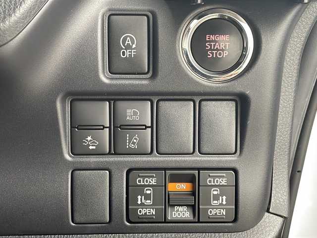 トヨタ ヴォクシー ZS 煌Ⅲ 鹿児島県 2020(令2)年 5.2万km ホワイトパールクリスタルシャイン 純正9インチナビ/（CD/DVD/BT/HDMI/フルセグTV）/純正12.1インチフリップダウンモニター/プリクラッシュセーフティ/レーンキープアシスト/クルーズコントロール/両側パワースライドドア/オートライト/オートマチックハイビーム/アイドリングストップ/LEDヘッドライト/ウォークスルー/スマートキー/プッシュスタート/取説、保証書