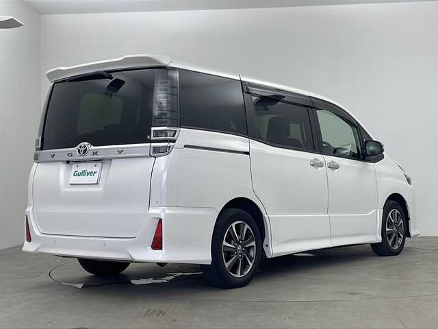 トヨタ ヴォクシー ZS 煌Ⅲ 鹿児島県 2020(令2)年 5.2万km ホワイトパールクリスタルシャイン 純正9インチナビ/（CD/DVD/BT/HDMI/フルセグTV）/純正12.1インチフリップダウンモニター/プリクラッシュセーフティ/レーンキープアシスト/クルーズコントロール/両側パワースライドドア/オートライト/オートマチックハイビーム/アイドリングストップ/LEDヘッドライト/ウォークスルー/スマートキー/プッシュスタート/取説、保証書