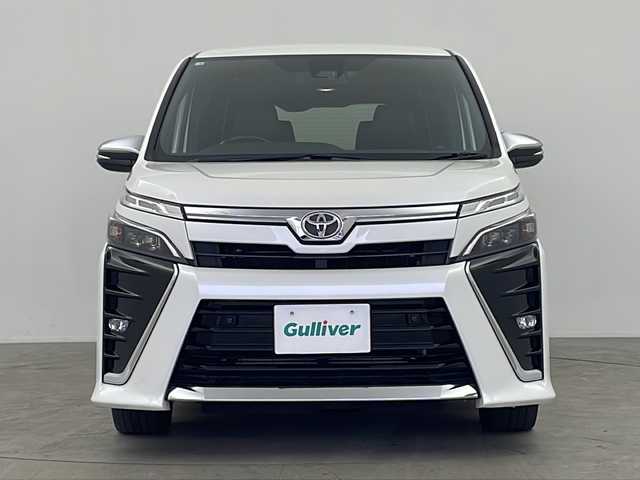 トヨタ ヴォクシー ZS 煌Ⅲ 鹿児島県 2020(令2)年 5.2万km ホワイトパールクリスタルシャイン 純正9インチナビ/（CD/DVD/BT/HDMI/フルセグTV）/純正12.1インチフリップダウンモニター/プリクラッシュセーフティ/レーンキープアシスト/クルーズコントロール/両側パワースライドドア/オートライト/オートマチックハイビーム/アイドリングストップ/LEDヘッドライト/ウォークスルー/スマートキー/プッシュスタート/取説、保証書