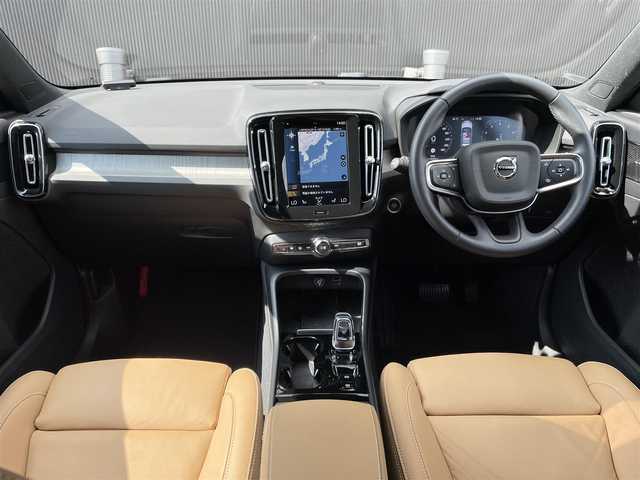 ボルボ ＸＣ４０ 長野県 2021(令3)年 0.7万km 黒 純正ナビ(FM/TV/BT)/３６０°カメラ　/ｈａｒｍａｎ／ｋａｒｄｏｎ/前後シートヒーター　/パワーシート　/ＥＴＣ　/ＬＥＤヘッドライト　/パワーテールゲート　/ステアリングヒーター　/デジタルインナーミラー
