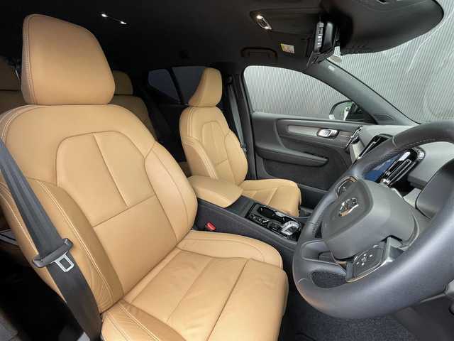 ボルボ ＸＣ４０ 長野県 2021(令3)年 0.7万km 黒 純正ナビ(FM/TV/BT)/３６０°カメラ　/ｈａｒｍａｎ／ｋａｒｄｏｎ/前後シートヒーター　/パワーシート　/ＥＴＣ　/ＬＥＤヘッドライト　/パワーテールゲート　/ステアリングヒーター　/デジタルインナーミラー