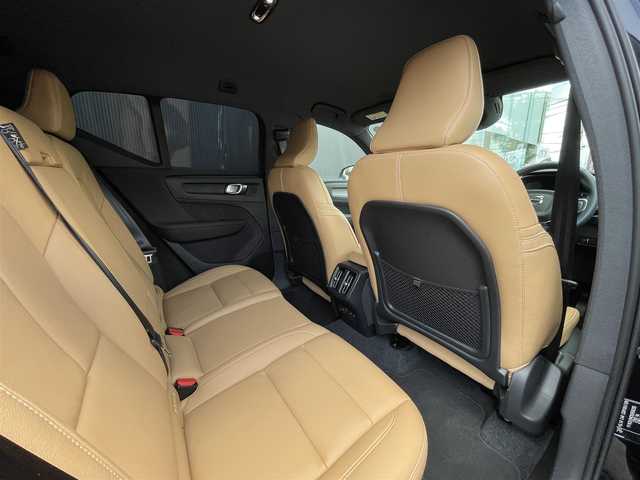 ボルボ ＸＣ４０ 長野県 2021(令3)年 0.7万km 黒 純正ナビ(FM/TV/BT)/３６０°カメラ　/ｈａｒｍａｎ／ｋａｒｄｏｎ/前後シートヒーター　/パワーシート　/ＥＴＣ　/ＬＥＤヘッドライト　/パワーテールゲート　/ステアリングヒーター　/デジタルインナーミラー