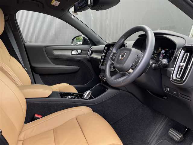 ボルボ ＸＣ４０ 長野県 2021(令3)年 0.7万km 黒 純正ナビ(FM/TV/BT)/３６０°カメラ　/ｈａｒｍａｎ／ｋａｒｄｏｎ/前後シートヒーター　/パワーシート　/ＥＴＣ　/ＬＥＤヘッドライト　/パワーテールゲート　/ステアリングヒーター　/デジタルインナーミラー
