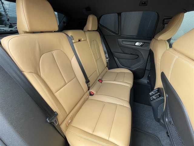 ボルボ ＸＣ４０ 長野県 2021(令3)年 0.7万km 黒 純正ナビ(FM/TV/BT)/３６０°カメラ　/ｈａｒｍａｎ／ｋａｒｄｏｎ/前後シートヒーター　/パワーシート　/ＥＴＣ　/ＬＥＤヘッドライト　/パワーテールゲート　/ステアリングヒーター　/デジタルインナーミラー