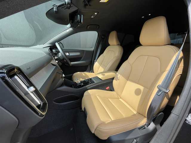 ボルボ ＸＣ４０ 長野県 2021(令3)年 0.7万km 黒 純正ナビ(FM/TV/BT)/３６０°カメラ　/ｈａｒｍａｎ／ｋａｒｄｏｎ/前後シートヒーター　/パワーシート　/ＥＴＣ　/ＬＥＤヘッドライト　/パワーテールゲート　/ステアリングヒーター　/デジタルインナーミラー