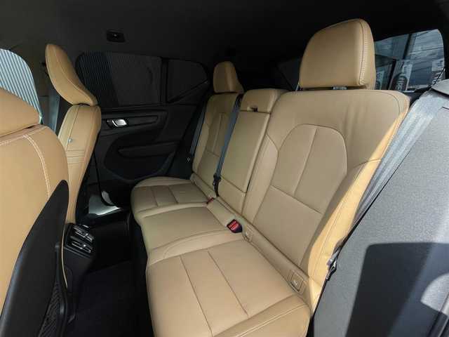 ボルボ ＸＣ４０ 長野県 2021(令3)年 0.7万km 黒 純正ナビ(FM/TV/BT)/３６０°カメラ　/ｈａｒｍａｎ／ｋａｒｄｏｎ/前後シートヒーター　/パワーシート　/ＥＴＣ　/ＬＥＤヘッドライト　/パワーテールゲート　/ステアリングヒーター　/デジタルインナーミラー