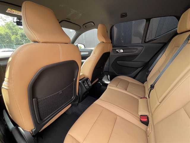 ボルボ ＸＣ４０ 長野県 2021(令3)年 0.7万km 黒 純正ナビ(FM/TV/BT)/３６０°カメラ　/ｈａｒｍａｎ／ｋａｒｄｏｎ/前後シートヒーター　/パワーシート　/ＥＴＣ　/ＬＥＤヘッドライト　/パワーテールゲート　/ステアリングヒーター　/デジタルインナーミラー