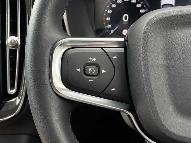 ボルボ ＸＣ４０ 長野県 2021(令3)年 0.7万km 黒 純正ナビ(FM/TV/BT)/３６０°カメラ　/ｈａｒｍａｎ／ｋａｒｄｏｎ/前後シートヒーター　/パワーシート　/ＥＴＣ　/ＬＥＤヘッドライト　/パワーテールゲート　/ステアリングヒーター　/デジタルインナーミラー