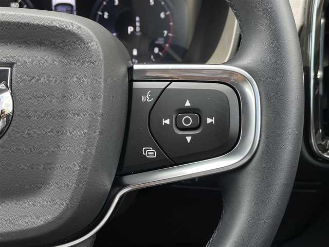 ボルボ ＸＣ４０ 長野県 2021(令3)年 0.7万km 黒 純正ナビ(FM/TV/BT)/３６０°カメラ　/ｈａｒｍａｎ／ｋａｒｄｏｎ/前後シートヒーター　/パワーシート　/ＥＴＣ　/ＬＥＤヘッドライト　/パワーテールゲート　/ステアリングヒーター　/デジタルインナーミラー