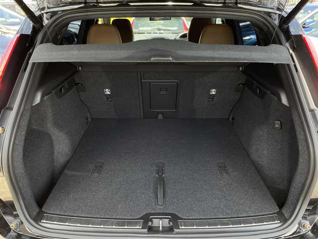 ボルボ ＸＣ４０ 長野県 2021(令3)年 0.7万km 黒 純正ナビ(FM/TV/BT)/３６０°カメラ　/ｈａｒｍａｎ／ｋａｒｄｏｎ/前後シートヒーター　/パワーシート　/ＥＴＣ　/ＬＥＤヘッドライト　/パワーテールゲート　/ステアリングヒーター　/デジタルインナーミラー