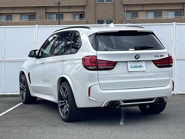 ＢＭＷ Ｘ５ Ｍ 秋田県 2016(平28)年 6.3万km ミネラルホワイト サンルーフ/純正ナビ/DVD/CD/AUX/フルセグTV/全方位カメラ/黒レザーシート/前席パワーシート/シートヒーター/純正LEDヘッドライト/純正フォグランプ/オートライト/純正21インチアルミホイール/革巻きステアリング/ステアリングスイッチ/クルーズコントロール/衝突被害軽減ブレーキ/横滑り防止/スマートキー/ミラー一体型ETC/前後タイプドライブレコーダー/フロアマット/電動格納ウインカードアミラー