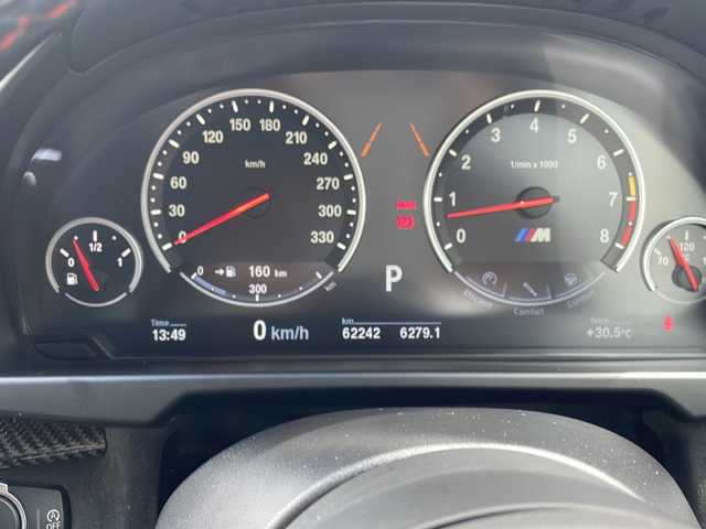 ＢＭＷ Ｘ５ Ｍ 秋田県 2016(平28)年 6.3万km ミネラルホワイト サンルーフ/純正ナビ/DVD/CD/AUX/フルセグTV/全方位カメラ/黒レザーシート/前席パワーシート/シートヒーター/純正LEDヘッドライト/純正フォグランプ/オートライト/純正21インチアルミホイール/革巻きステアリング/ステアリングスイッチ/クルーズコントロール/衝突被害軽減ブレーキ/横滑り防止/スマートキー/ミラー一体型ETC/前後タイプドライブレコーダー/フロアマット/電動格納ウインカードアミラー