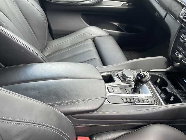 ＢＭＷ Ｘ５ Ｍ 秋田県 2016(平28)年 6.3万km ミネラルホワイト サンルーフ/純正ナビ/DVD/CD/AUX/フルセグTV/全方位カメラ/黒レザーシート/前席パワーシート/シートヒーター/純正LEDヘッドライト/純正フォグランプ/オートライト/純正21インチアルミホイール/革巻きステアリング/ステアリングスイッチ/クルーズコントロール/衝突被害軽減ブレーキ/横滑り防止/スマートキー/ミラー一体型ETC/前後タイプドライブレコーダー/フロアマット/電動格納ウインカードアミラー