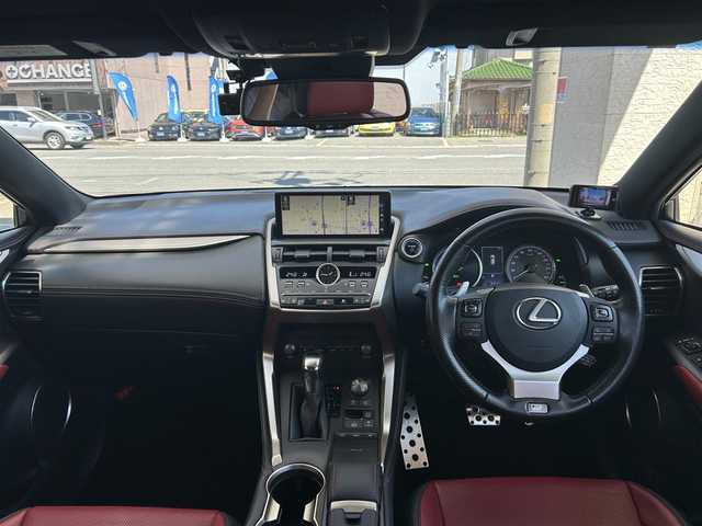 レクサス ＮＸ 300h Fスポーツ 大分県 2018(平30)年 4.3万km ホワイトノーヴァガラスフレーク ワンオーナー/サンルーフ/純正10.3インチメモリナビ/（フルセグ／Bluetooth ／CD／DVD ）/赤レザーシート/電動リアゲート/パノラミックビューモニター/レーダークルーズコントロール/コーナーセンサー前後/衝突被害軽減システム/メモリシート/シートヒーター/エアシート/ETC2.0/ドライブレコーダー/レーダー探知機/プッシュスタート/スペアキー/取扱説明書