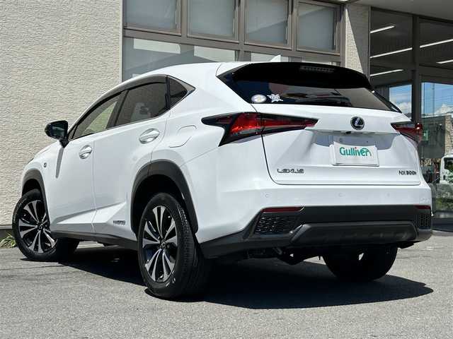 レクサス ＮＸ 300h Fスポーツ 大分県 2018(平30)年 4.3万km ホワイトノーヴァガラスフレーク ワンオーナー/サンルーフ/純正10.3インチメモリナビ/（フルセグ／Bluetooth ／CD／DVD ）/赤レザーシート/電動リアゲート/パノラミックビューモニター/レーダークルーズコントロール/コーナーセンサー前後/衝突被害軽減システム/メモリシート/シートヒーター/エアシート/ETC2.0/ドライブレコーダー/レーダー探知機/プッシュスタート/スペアキー/取扱説明書