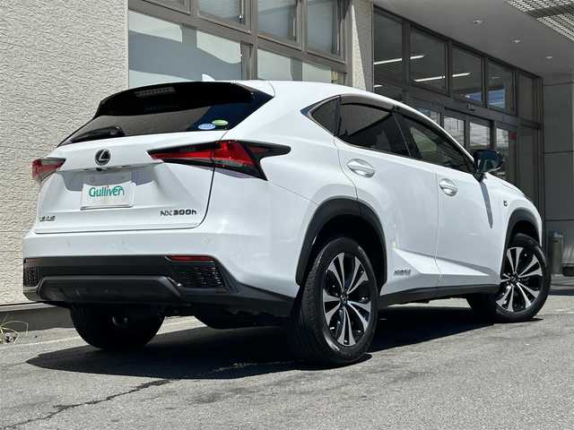 レクサス ＮＸ 300h Fスポーツ 大分県 2018(平30)年 4.3万km ホワイトノーヴァガラスフレーク ワンオーナー/サンルーフ/純正10.3インチメモリナビ/（フルセグ／Bluetooth ／CD／DVD ）/赤レザーシート/電動リアゲート/パノラミックビューモニター/レーダークルーズコントロール/コーナーセンサー前後/衝突被害軽減システム/メモリシート/シートヒーター/エアシート/ETC2.0/ドライブレコーダー/レーダー探知機/プッシュスタート/スペアキー/取扱説明書