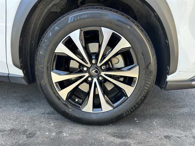 レクサス ＮＸ 300h Fスポーツ 大分県 2018(平30)年 4.3万km ホワイトノーヴァガラスフレーク ワンオーナー/サンルーフ/純正10.3インチメモリナビ/（フルセグ／Bluetooth ／CD／DVD ）/赤レザーシート/電動リアゲート/パノラミックビューモニター/レーダークルーズコントロール/コーナーセンサー前後/衝突被害軽減システム/メモリシート/シートヒーター/エアシート/ETC2.0/ドライブレコーダー/レーダー探知機/プッシュスタート/スペアキー/取扱説明書