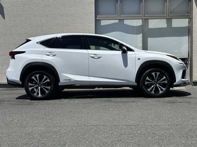 レクサス ＮＸ 300h Fスポーツ 大分県 2018(平30)年 4.3万km ホワイトノーヴァガラスフレーク ワンオーナー/サンルーフ/純正10.3インチメモリナビ/（フルセグ／Bluetooth ／CD／DVD ）/赤レザーシート/電動リアゲート/パノラミックビューモニター/レーダークルーズコントロール/コーナーセンサー前後/衝突被害軽減システム/メモリシート/シートヒーター/エアシート/ETC2.0/ドライブレコーダー/レーダー探知機/プッシュスタート/スペアキー/取扱説明書