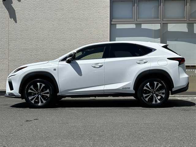 レクサス ＮＸ 300h Fスポーツ 大分県 2018(平30)年 4.3万km ホワイトノーヴァガラスフレーク ワンオーナー/サンルーフ/純正10.3インチメモリナビ/（フルセグ／Bluetooth ／CD／DVD ）/赤レザーシート/電動リアゲート/パノラミックビューモニター/レーダークルーズコントロール/コーナーセンサー前後/衝突被害軽減システム/メモリシート/シートヒーター/エアシート/ETC2.0/ドライブレコーダー/レーダー探知機/プッシュスタート/スペアキー/取扱説明書