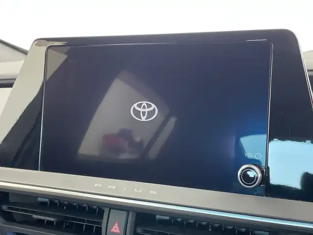 トヨタ プリウス G 新潟県 2023(令5)年 3.8万km プラチナホワイトパールマイカ 純正メモリナビ（Bluetooth・USB）/トヨタセーフティセンス/バックカメラ　/フルセグ　/ミラキャスト　/純正ビルトインＥＴＣ２．０　/前席シートヒーター　/ＬＥＤオートライト　/オートマチックハイビーム/レーンキープアシスト　/前後クリアランスソナー　/アダプティブクルーズコントロール　/パーキングアシスト/アイドリングストップ/BSM/１００V充電/スマートキー/純正フロアマット/保証書/取扱説明書