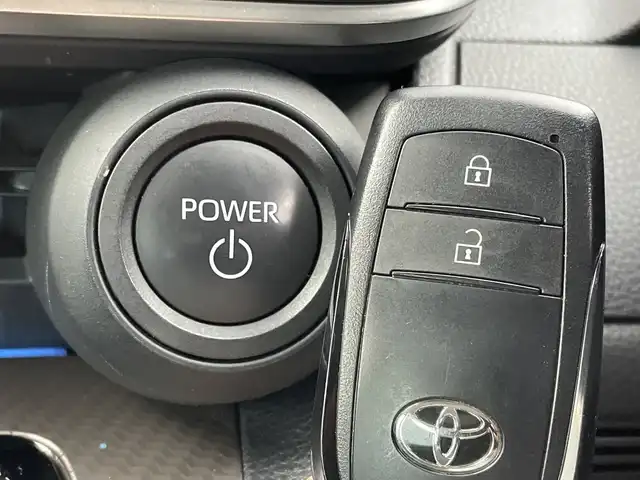 トヨタ プリウス G 新潟県 2023(令5)年 3.8万km プラチナホワイトパールマイカ 純正メモリナビ（Bluetooth・USB）/トヨタセーフティセンス/バックカメラ　/フルセグ　/ミラキャスト　/純正ビルトインＥＴＣ２．０　/前席シートヒーター　/ＬＥＤオートライト　/オートマチックハイビーム/レーンキープアシスト　/前後クリアランスソナー　/アダプティブクルーズコントロール　/パーキングアシスト/アイドリングストップ/BSM/１００V充電/スマートキー/純正フロアマット/保証書/取扱説明書