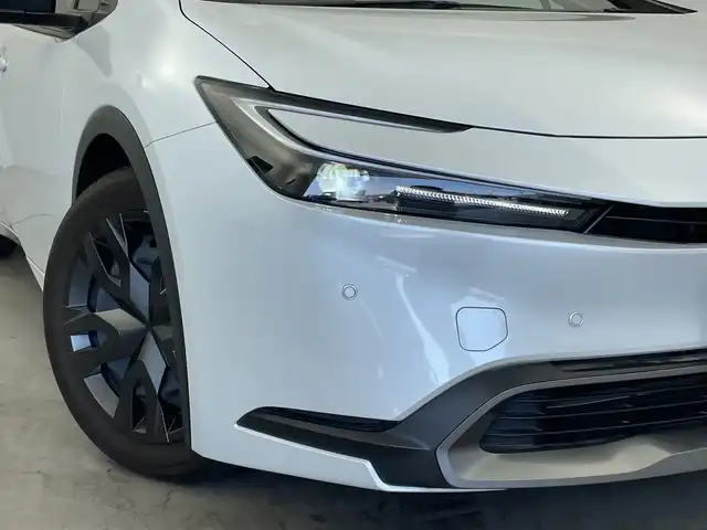 トヨタ プリウス G 新潟県 2023(令5)年 3.8万km プラチナホワイトパールマイカ 純正メモリナビ（Bluetooth・USB）/トヨタセーフティセンス/バックカメラ　/フルセグ　/ミラキャスト　/純正ビルトインＥＴＣ２．０　/前席シートヒーター　/ＬＥＤオートライト　/オートマチックハイビーム/レーンキープアシスト　/前後クリアランスソナー　/アダプティブクルーズコントロール　/パーキングアシスト/アイドリングストップ/BSM/１００V充電/スマートキー/純正フロアマット/保証書/取扱説明書