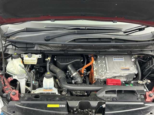 日産 セレナ e－パワー ハイウェイスター V 三重県 2021(令3)年 5万km マルーンレッド 純正10インチナビ/後席モニター/全方位カメラ/デジタルインナーミラー/プロパイロット/追従式クルーズコントロール/衝突軽減ブレーキ/レーンキープアシスト/ブラインドスポットモニター/両側パワースライドドア/電動パーキングブレーキ/オートブレーキホールド/オートハイビーム/コーナーセンサー/スマートキー