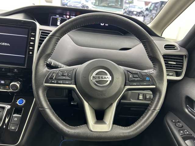 日産 セレナ e－パワー ハイウェイスター V 三重県 2021(令3)年 5万km マルーンレッド 純正10インチナビ/後席モニター/全方位カメラ/デジタルインナーミラー/プロパイロット/追従式クルーズコントロール/衝突軽減ブレーキ/レーンキープアシスト/ブラインドスポットモニター/両側パワースライドドア/電動パーキングブレーキ/オートブレーキホールド/オートハイビーム/コーナーセンサー/スマートキー