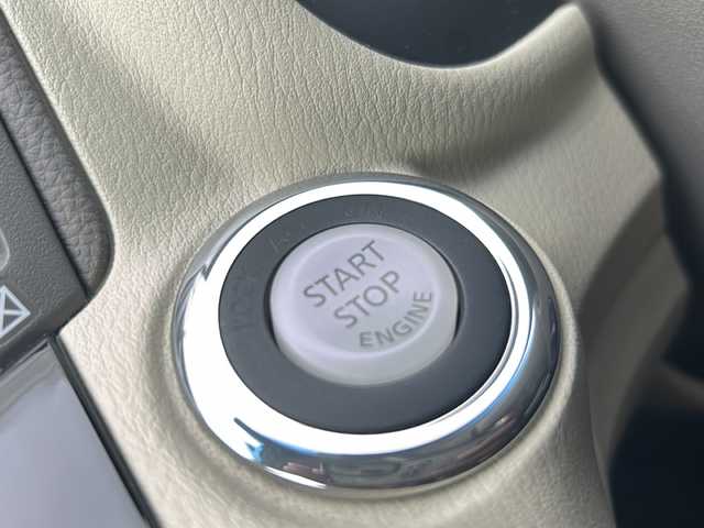 日産 フーガ 250GT 埼玉県 2014(平26)年 5.5万km クリスタルホワイトパール (株)IDOMが運営する【じしゃロン熊谷店】の自社ローン専用車両になりますこちらは現金またはオートローンご利用時の価格です。自社ローンご希望の方は別途その旨お申付け下さい/純正ＨＤＤナビ（ＴＶ/BT/CD/DVD/AM/FM)/クルーズコントロール/ＥＴＣ/バックカメラ/パワーシート/シートメモリー/前後ドライブレコーダー/ＭＴ付オートマ/オートライト/ＡＦＳ/スマートキー/純正アルミホイール/純正フロアマット
