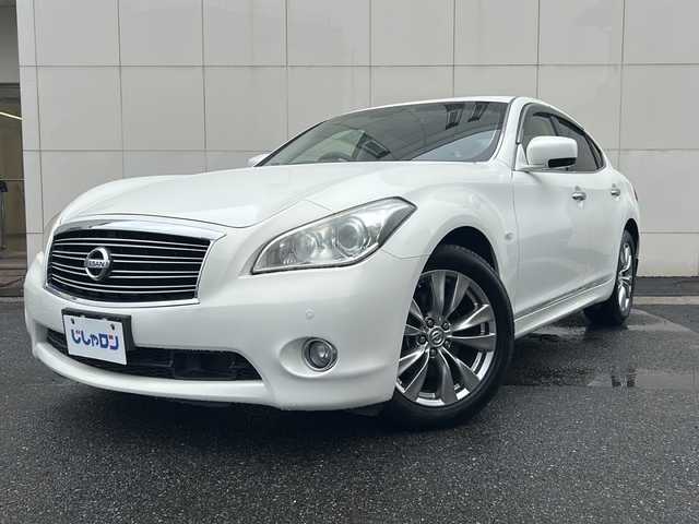 日産 フーガ 250GT 埼玉県 2014(平26)年 5.5万km クリスタルホワイトパール (株)IDOMが運営する【じしゃロン熊谷店】の自社ローン専用車両になりますこちらは現金またはオートローンご利用時の価格です。自社ローンご希望の方は別途その旨お申付け下さい/純正ＨＤＤナビ（ＴＶ/BT/CD/DVD/AM/FM)/クルーズコントロール/ＥＴＣ/バックカメラ/パワーシート/シートメモリー/前後ドライブレコーダー/ＭＴ付オートマ/オートライト/ＡＦＳ/スマートキー/純正アルミホイール/純正フロアマット