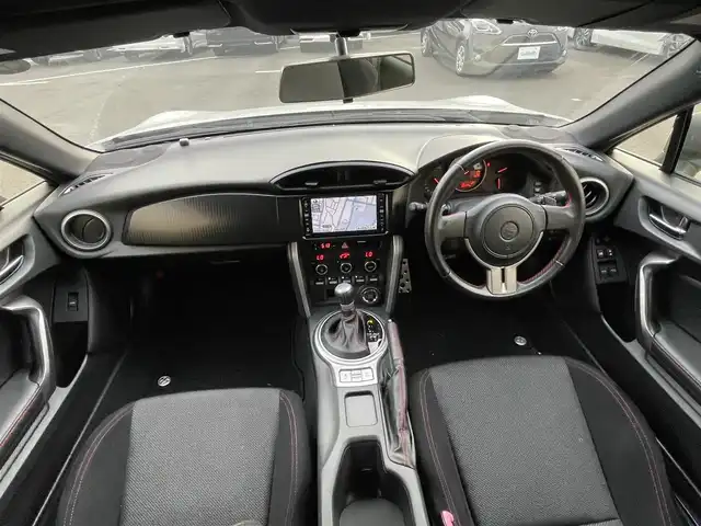 トヨタ ８６ GT 東京都 2013(平25)年 5.4万km サテンホワイトパール 純正ナビ　/フルエアロ　/社外マフラー　/パドルシフト　/革巻きステアリング　/デュアルエアコン　/VSCスポーツモード切替スイッチ　/６AT