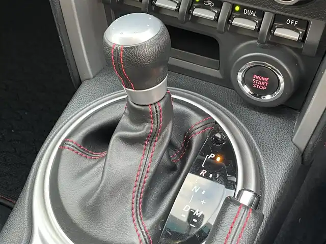 トヨタ ８６ GT 東京都 2013(平25)年 5.4万km サテンホワイトパール 純正ナビ　/フルエアロ　/社外マフラー　/パドルシフト　/革巻きステアリング　/デュアルエアコン　/VSCスポーツモード切替スイッチ　/６AT